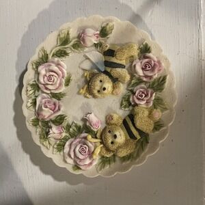 1997 Popular Imports Teddy Bear Bees Flowers Raised Resin Decorative Plate